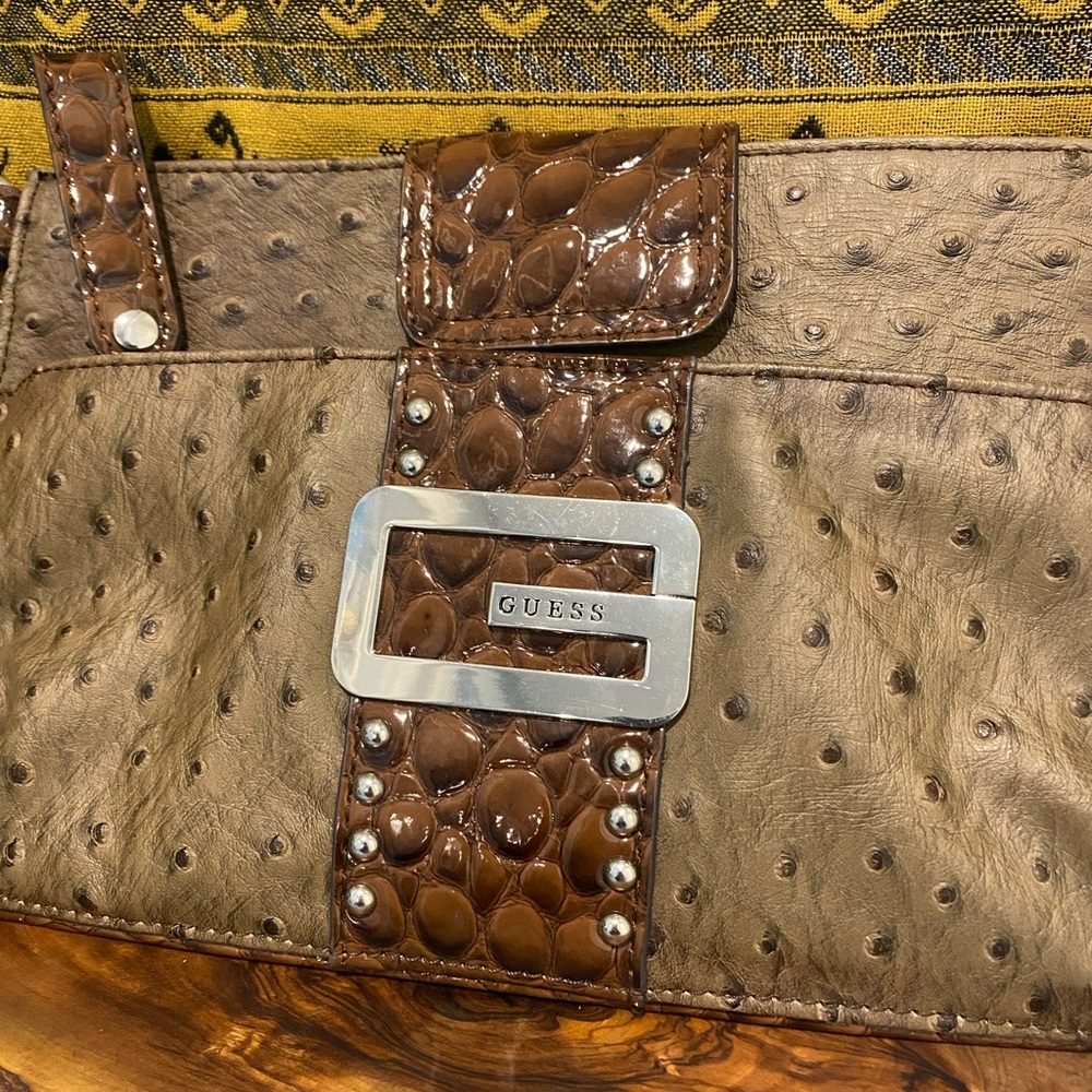 NWOT 90s Inspired GUESS Clutch Purse in Faux Ostrich/Alligator - Beauty